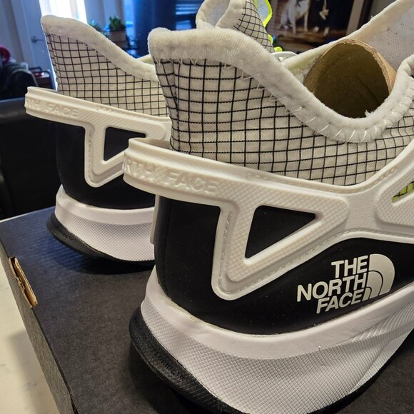 NEW The North Face Oxeye Tech Shoes White/ Led Yellow NIB Mens 10 Trail Running - Picture 5 of 10